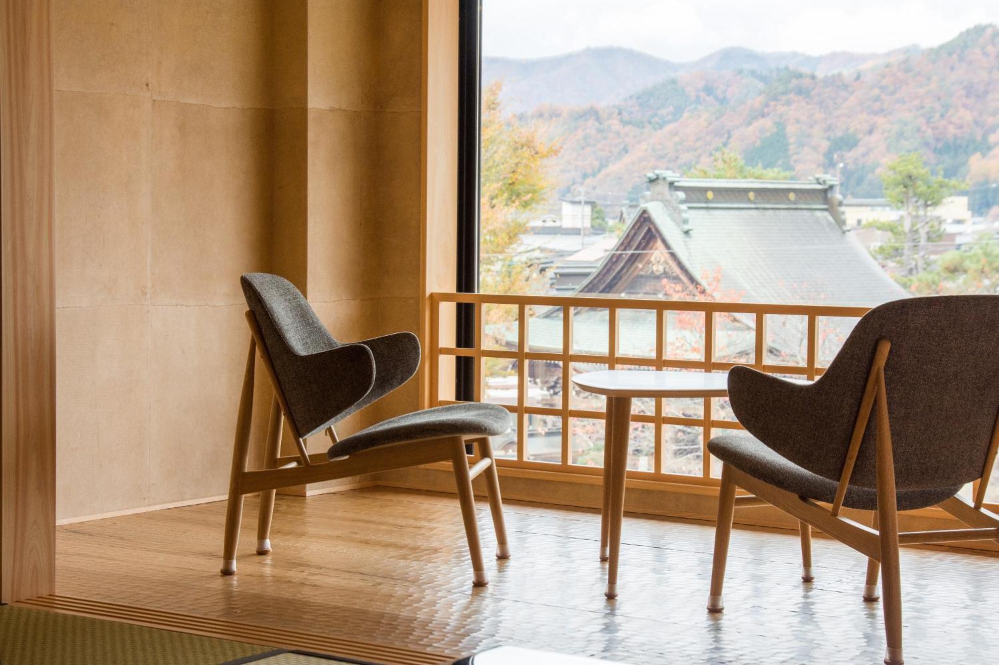 八ツ三館 5*