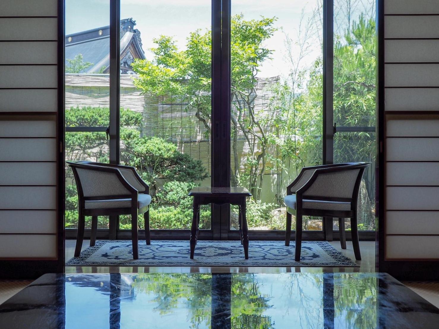 旅館 八ツ三館