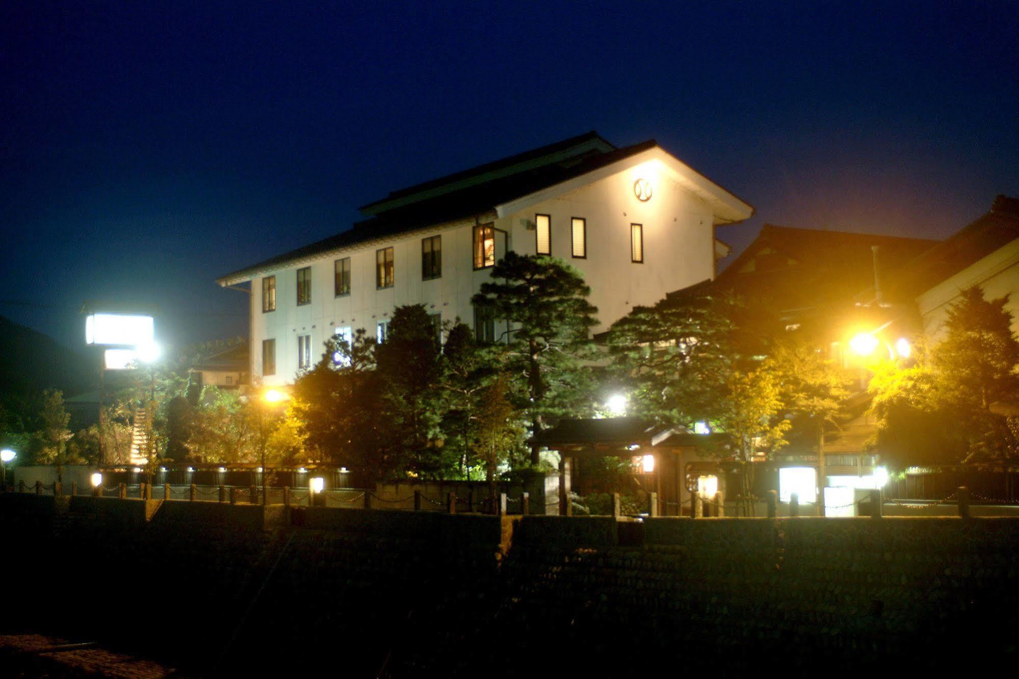 旅館 八ツ三館 5*