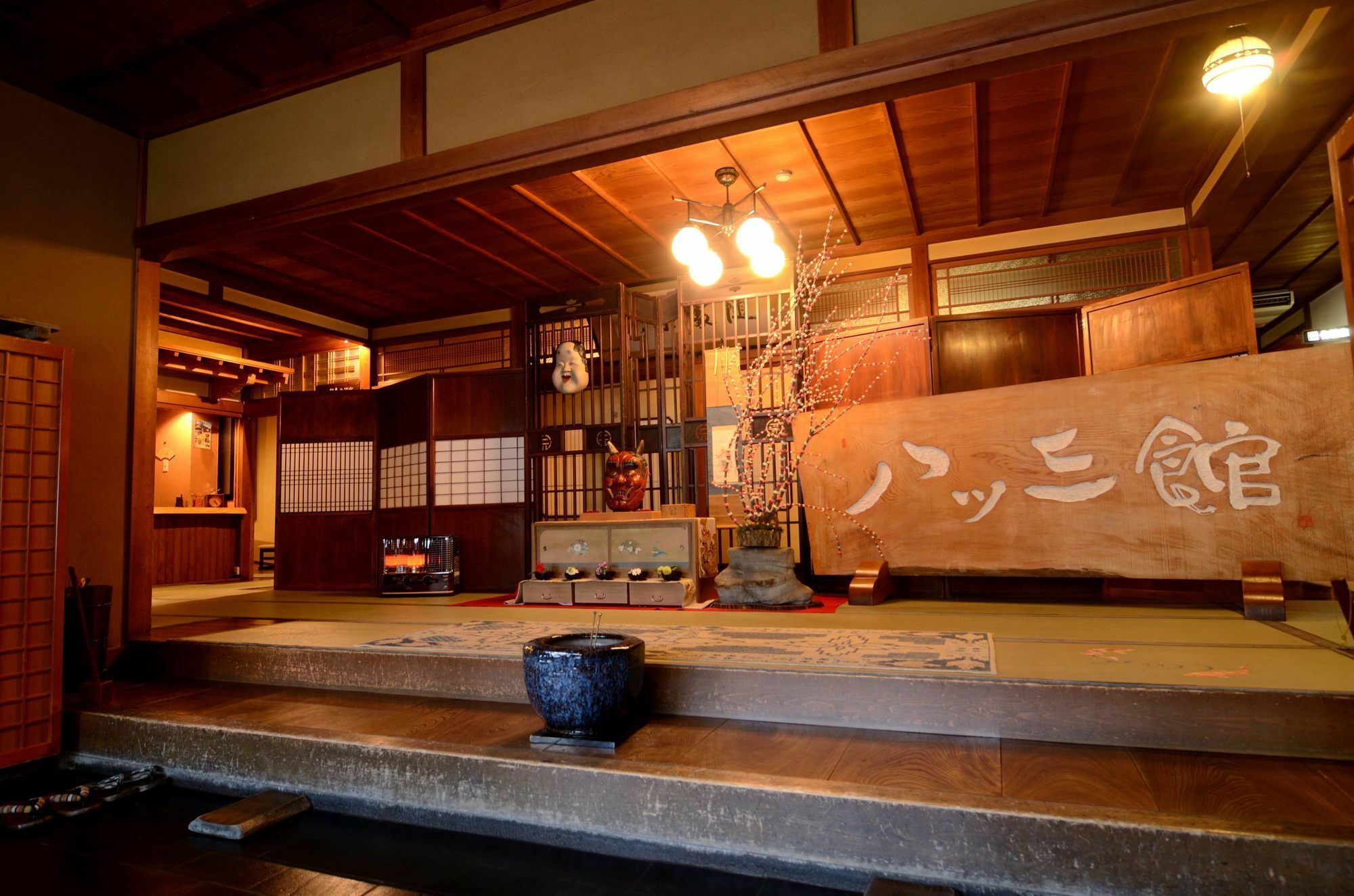 八ツ三館 旅館
